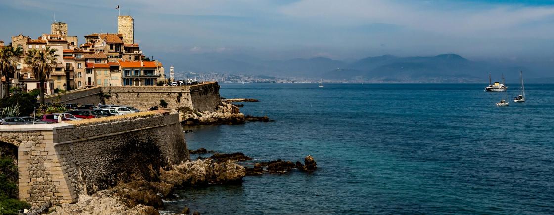 EXPLORING THE OLD TOWN OF ANTIBES, BETWEEN HISTORY, SEA & HERITAGE