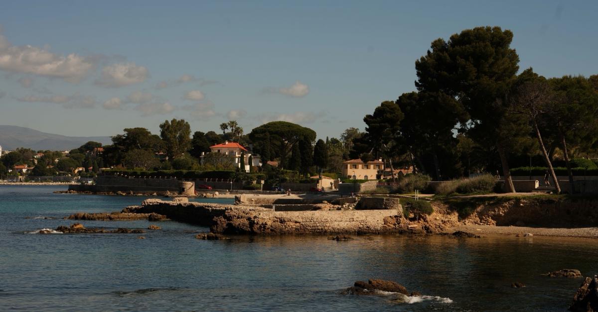 A scented odyssey through Cap d'Antibes - Villa Mirae