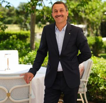 DANS LES COULISSES DE VILLA MIRAÉ : SÉBASTIEN, DIRECTEUR DE LA RESTAURATION